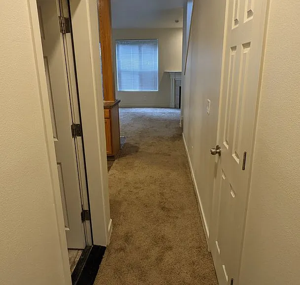 Halsey East Townhomes — Photo 123