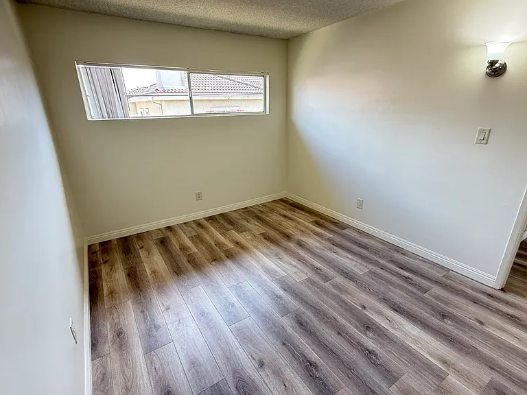 Fairview Ave — Photo 11