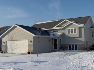 624 Grayhawk Dr, Mankato, MN 56001