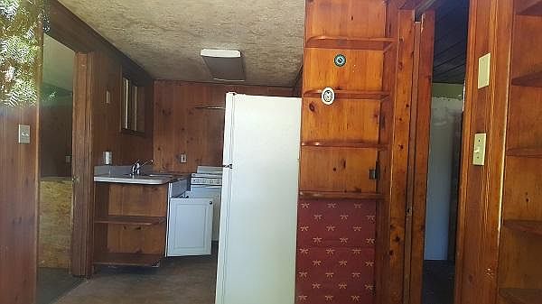 2nd image of 690 1/2 Thompson Ave NE