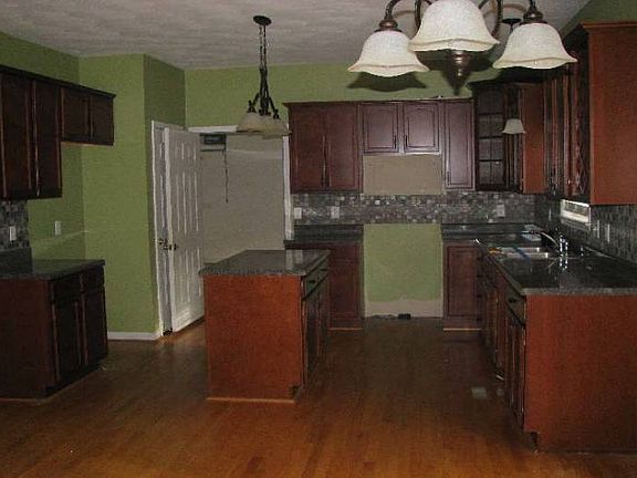 2nd image of 1912 Jennifer Ct