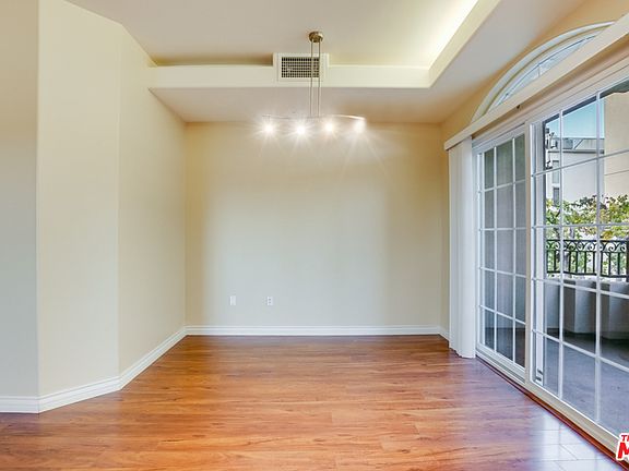 5th image of 1742 Federal Ave Unit 303