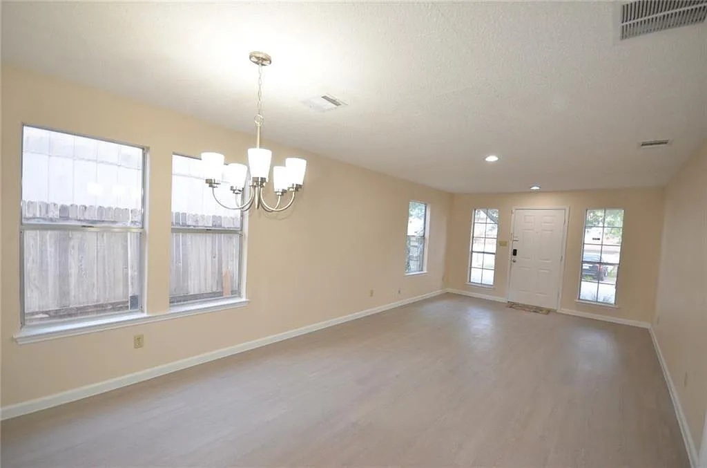4 bed, 2.5 bath, 1871 sqft, $1,950 — Photo 3