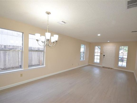 3rd image of 13903 Lothian Dr