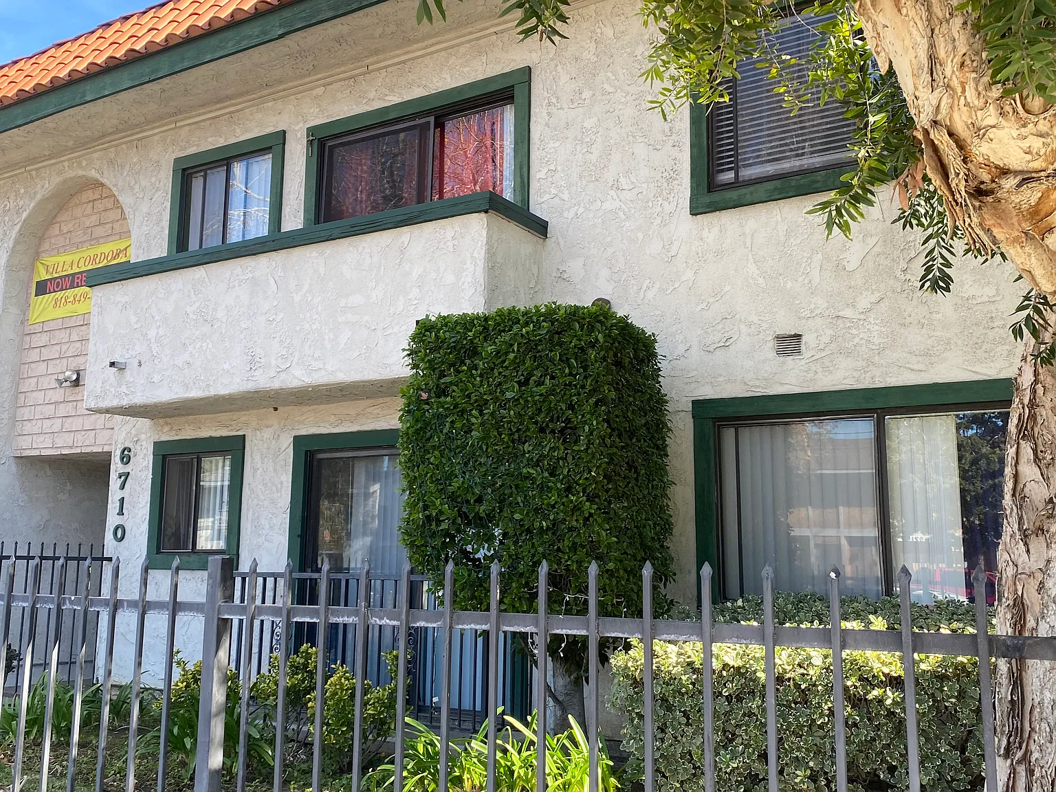 6710 Woodley Ave — Photo 1