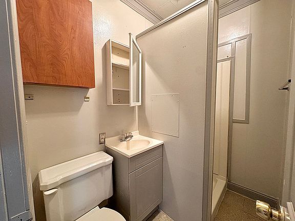 4th image of 2608 E Archer St