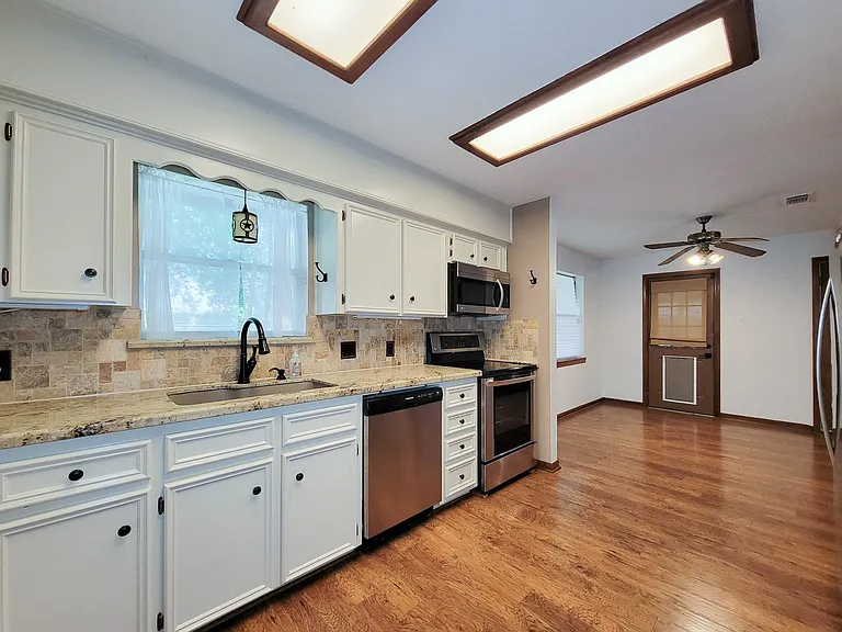10282 Valley Dr S — Photo 18