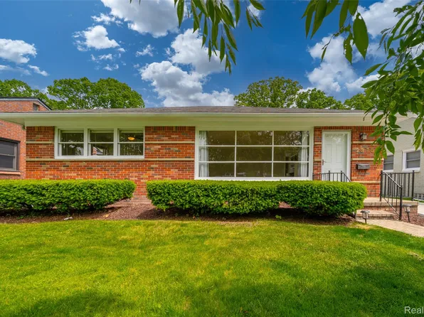 2375 Derby Rd, Troy, MI 48084