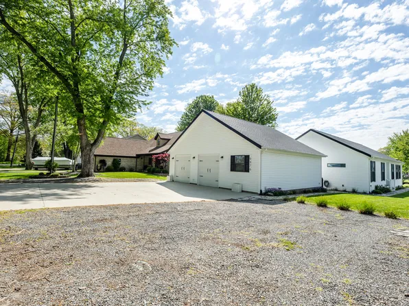 6876 Shore Dr, Coloma, MI 49038