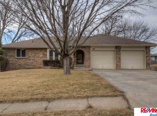 2712 S 45th St, Omaha, NE 68106