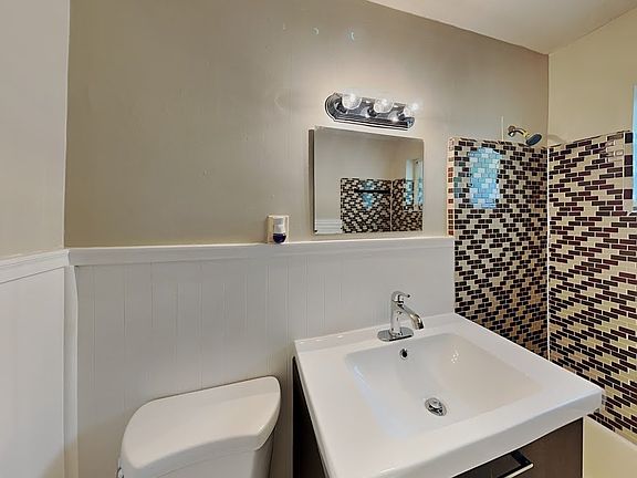 3rd image of 349 Henthorne Dr