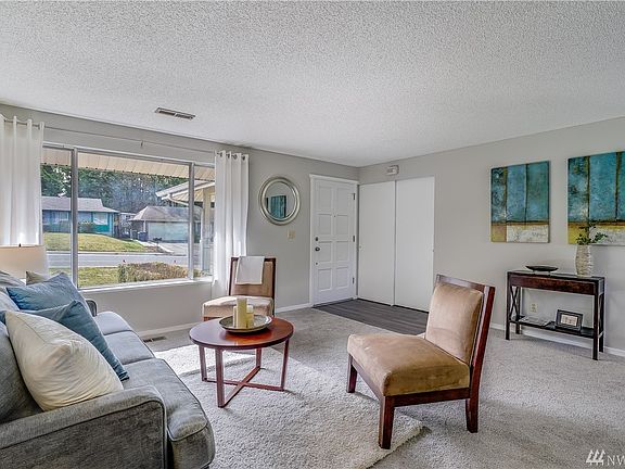 Freshly painted and new carpet, open and bright living room.