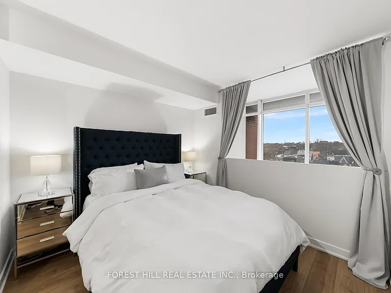 775 King St W #425 — Photo 13