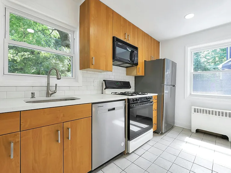 179 Christie Heights St #B — Photo 8