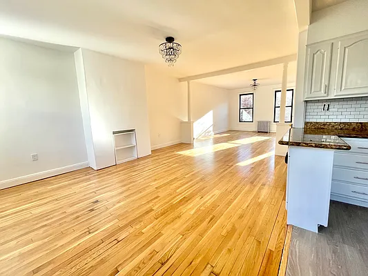 Rented by Remax Real Estate Professionals | media 28