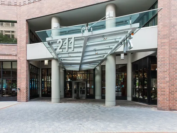 211 E Ohio St, Chicago, IL
