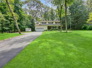 11 Robin Hood Rd, Suffern, NY 10901