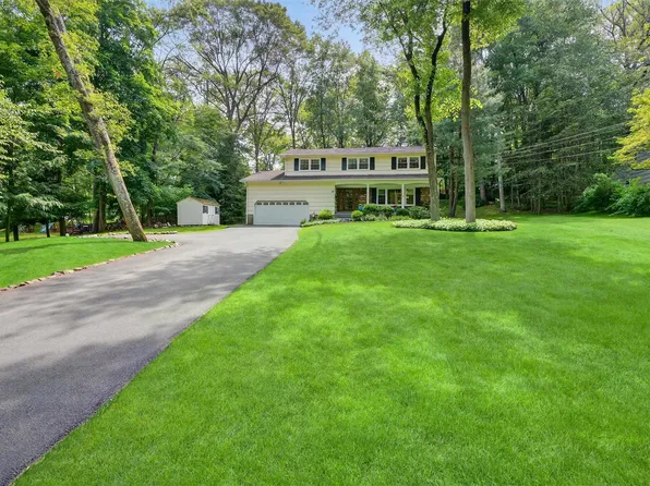 11 Robin Hood Road, Montebello, NY 10901