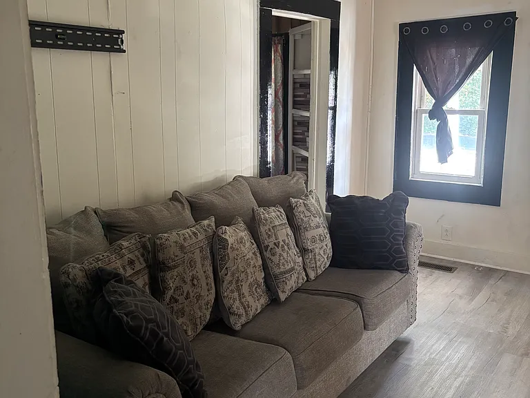 1844 Holly Ave — Photo 21