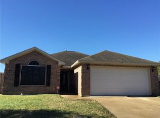 109 Willow Ct, Navasota, TX 77868