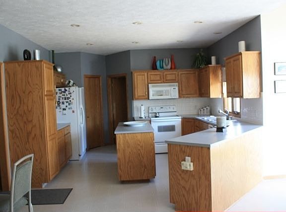 5th image of 5653 N 142nd Ave