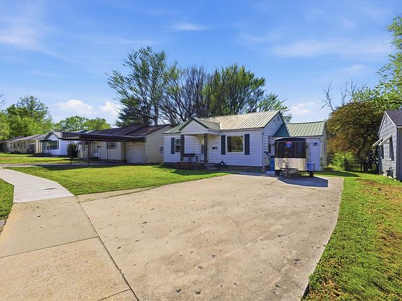 2nd image of 1725 N Weller Avenue