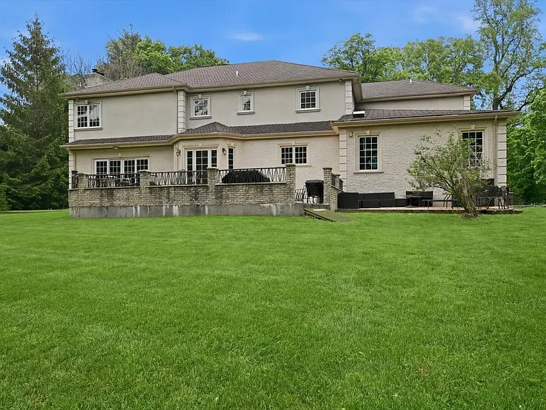 31 Cornwall Ln — Photo 41