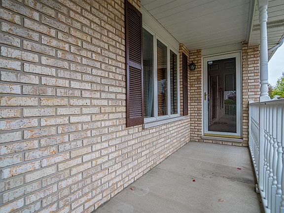 2nd image of 9427 E Oakridge Dr