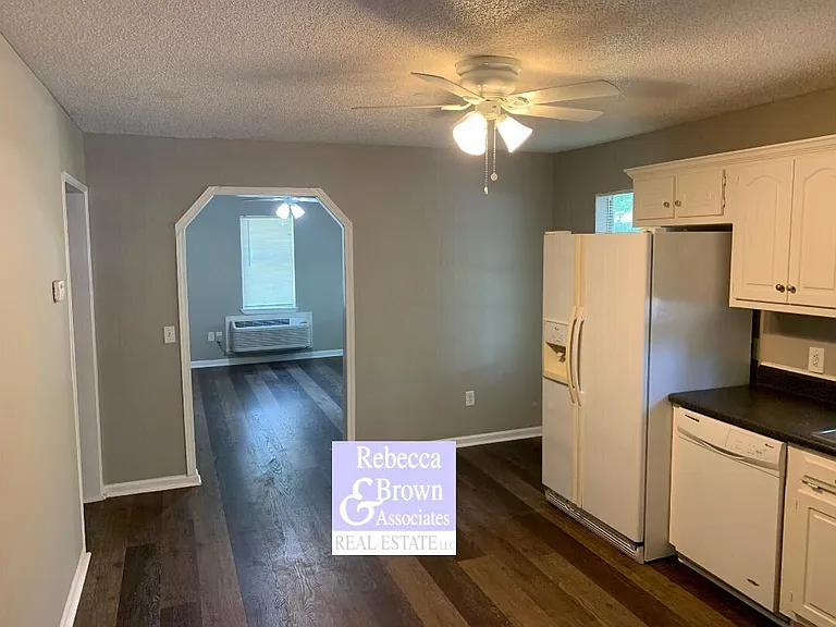 800 E May St — Photo 4