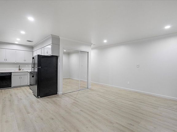 5th image of 145 17th St APT 105