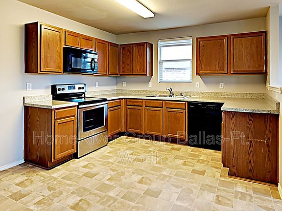 5th image of 601 Rosemary Dr