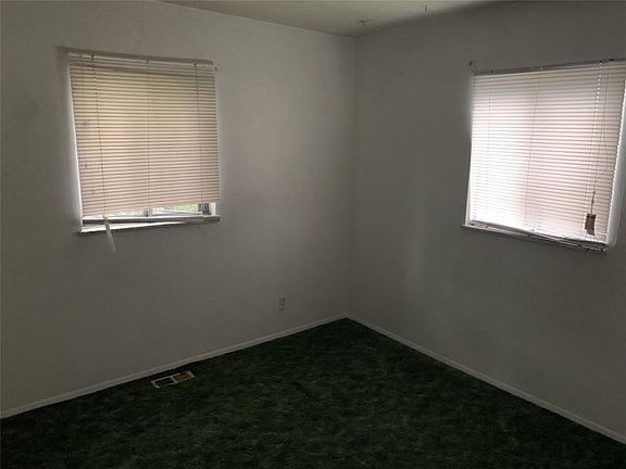4th image of 3237 Wellington Ave