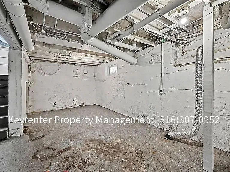 410 E Kansas Ave — Photo 15