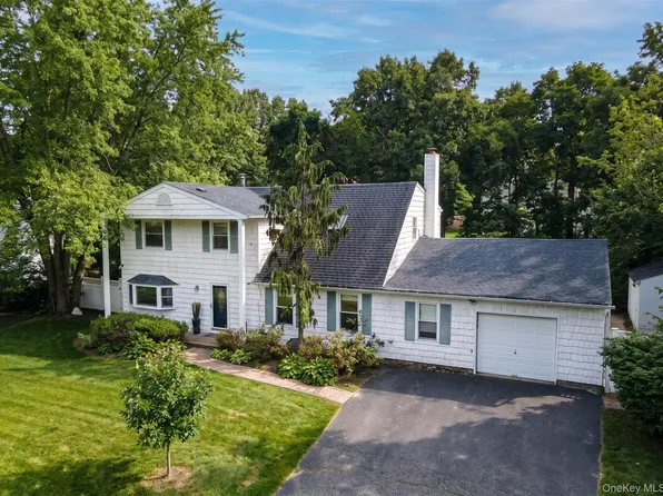 6 Duck Hill Road, Coram, NY 11727