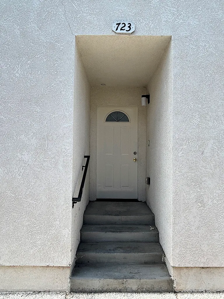 5 bed, 1753 sqft, $4,200 — Photo 2