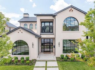 1112 Cumberland Ct, Nichols Hills, OK 73116