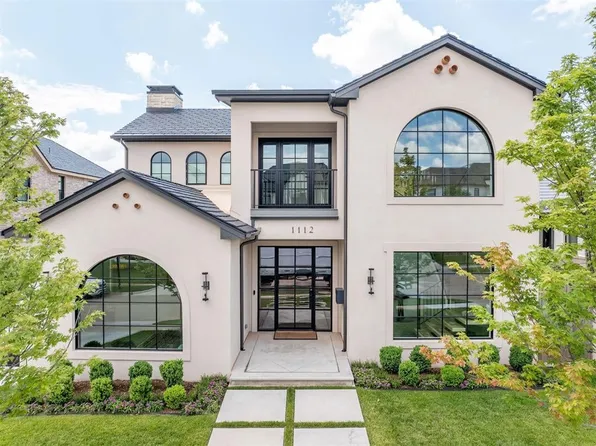 1112 Cumberland Ct, Nichols Hills, OK 73116