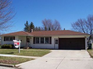 301 Hillcrest Ln, Fond Du Lac, WI 54935