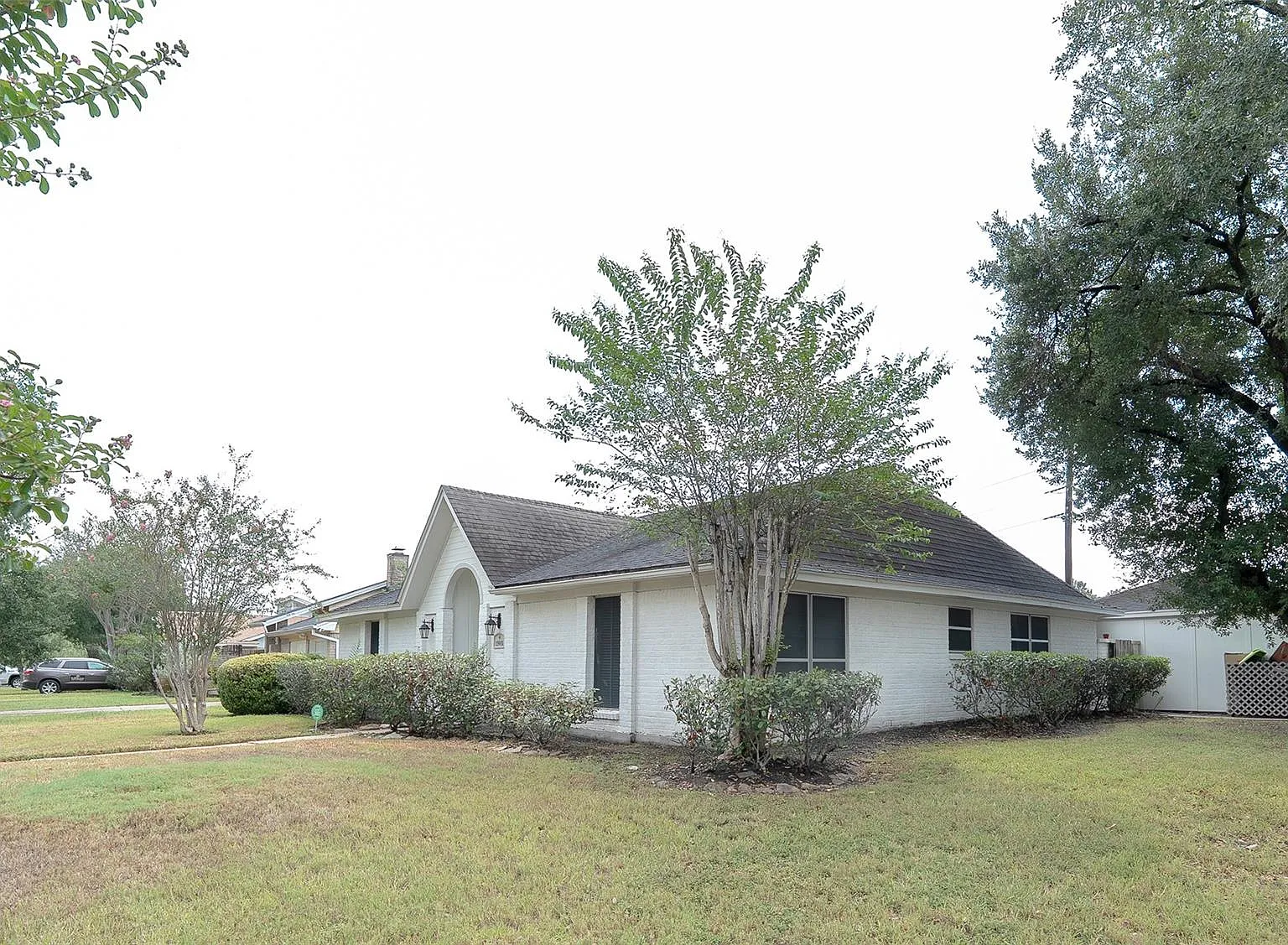 3 bed, 2.0 bath, 2144 sqft, $1,950 — Photo 3
