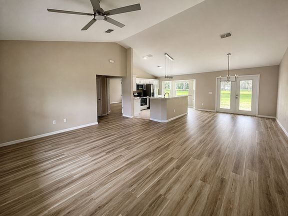 3rd image of 7335 SE 26th Dr