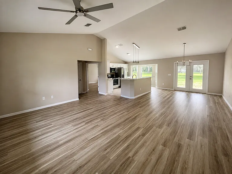 7335 SE 26th Dr — Photo 3