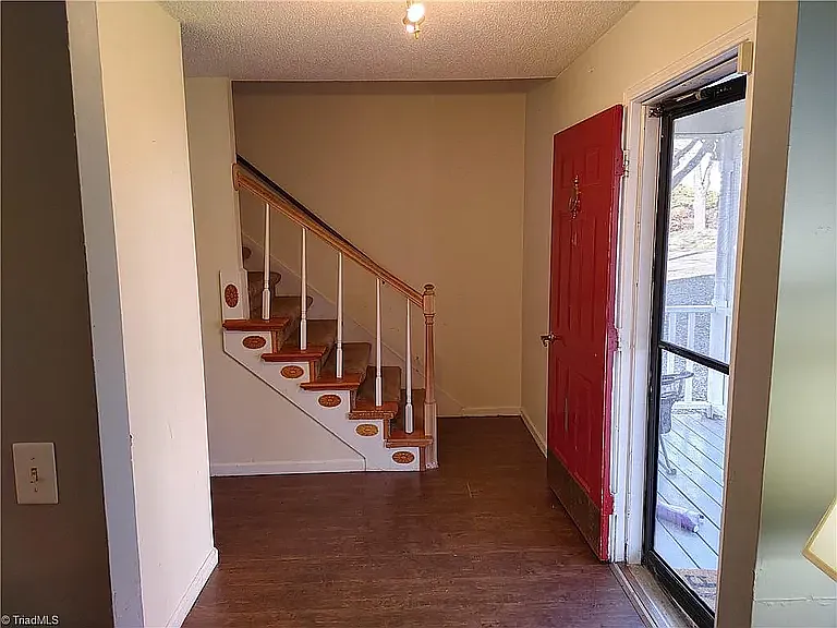 1700 Calvary View Ln — Photo 7
