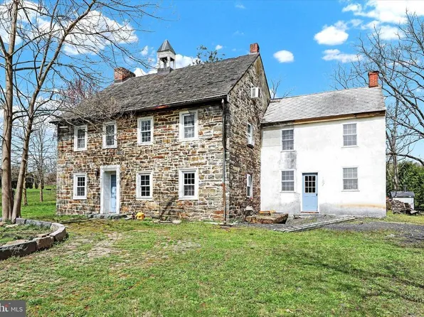 10 Walnut Ln, Perkiomenville, PA 18074