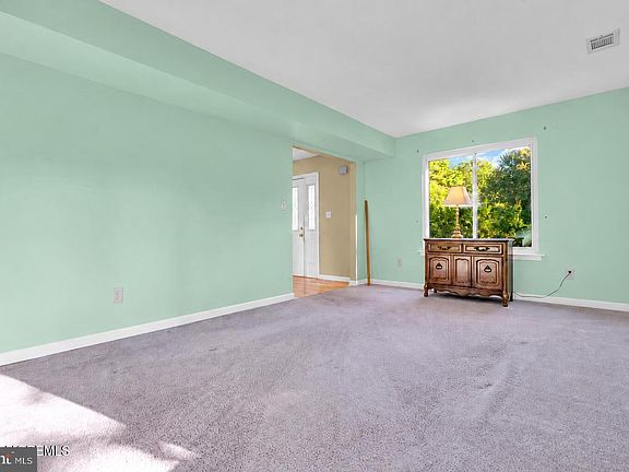 5th image of 1560 Zeppelin Ave