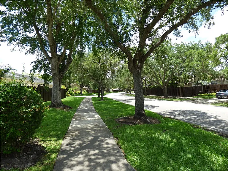 10857 SW 132nd Circle Ct — Photo 32