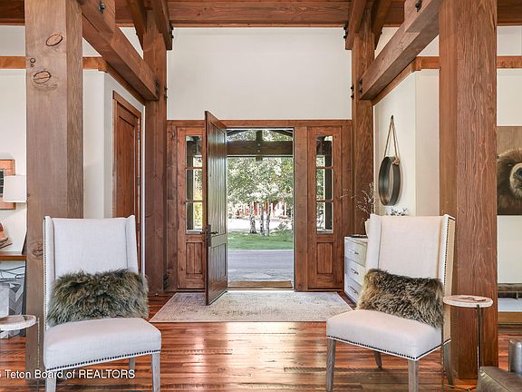 3rd image of 2740 W Raptor View Ln