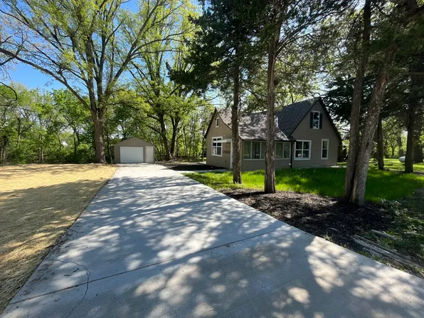 26205 Canal Rd N, Minooka, IL 60447
