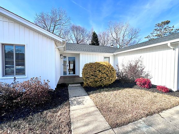 5th image of 5069 Holly Farms Dr