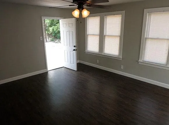 Studio, 500 sqft, $795 — Photo 2