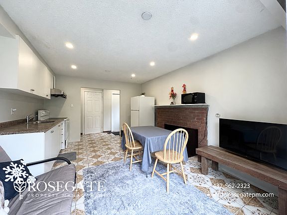 3rd image of 54 Roseville Dr #B